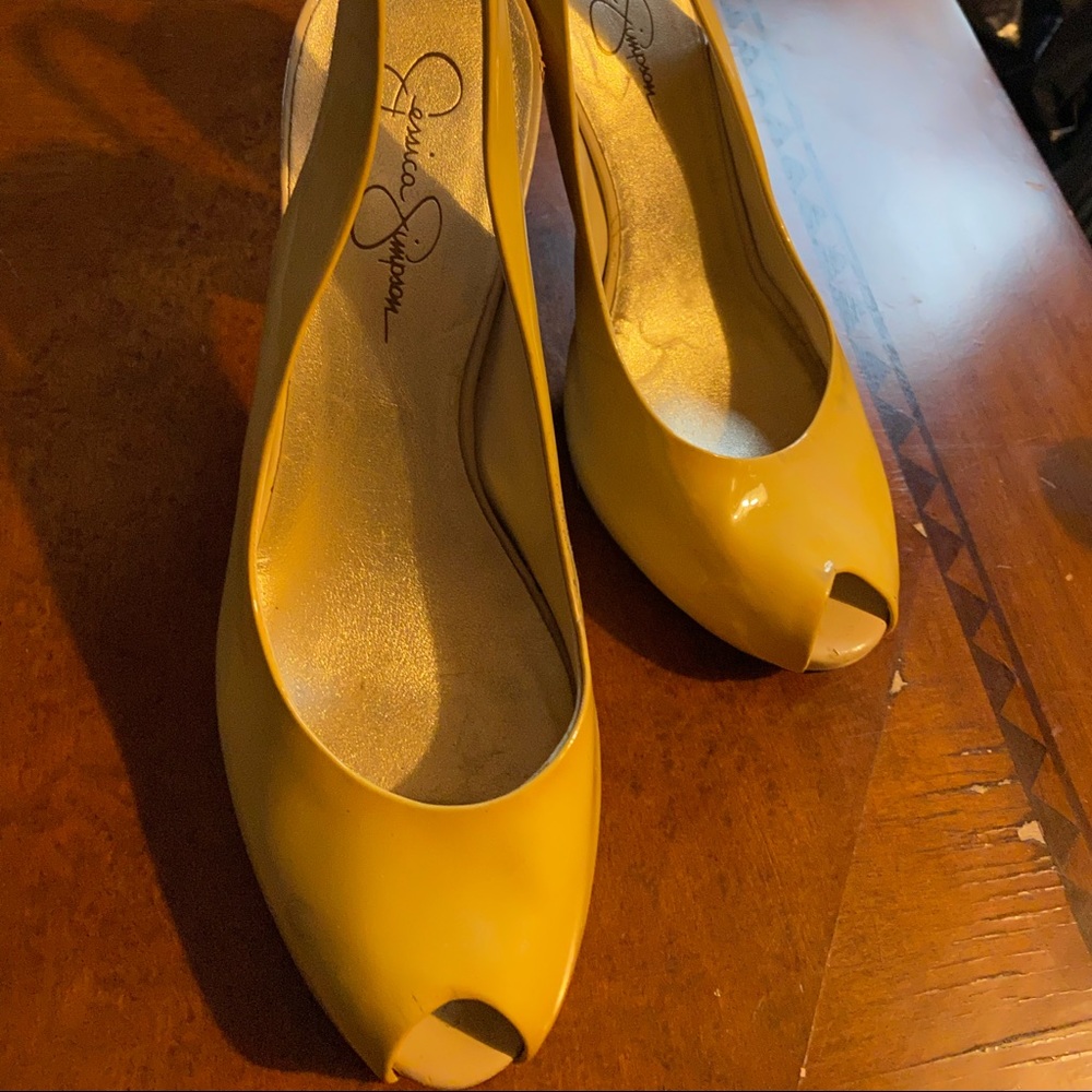 Jessica Simpson heel